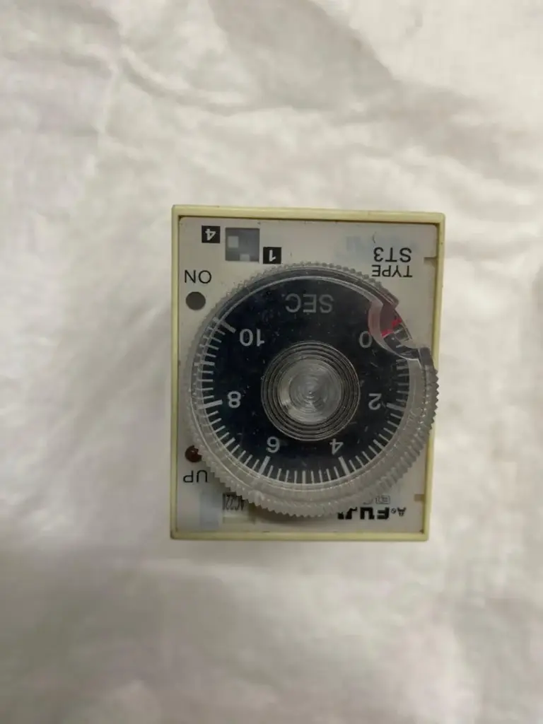New Fuji Electric ST3P-A-B Super Timer DC 220V with Base