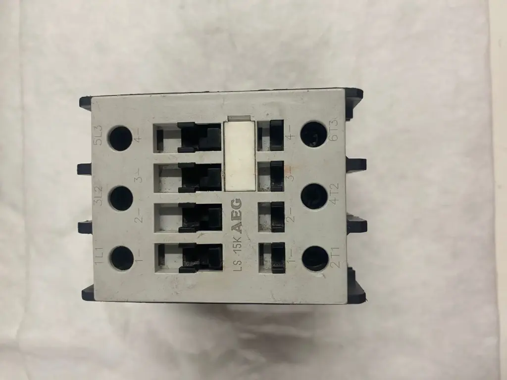 New AEG LS15K.00 / E-Nr910-304-282 Contactor