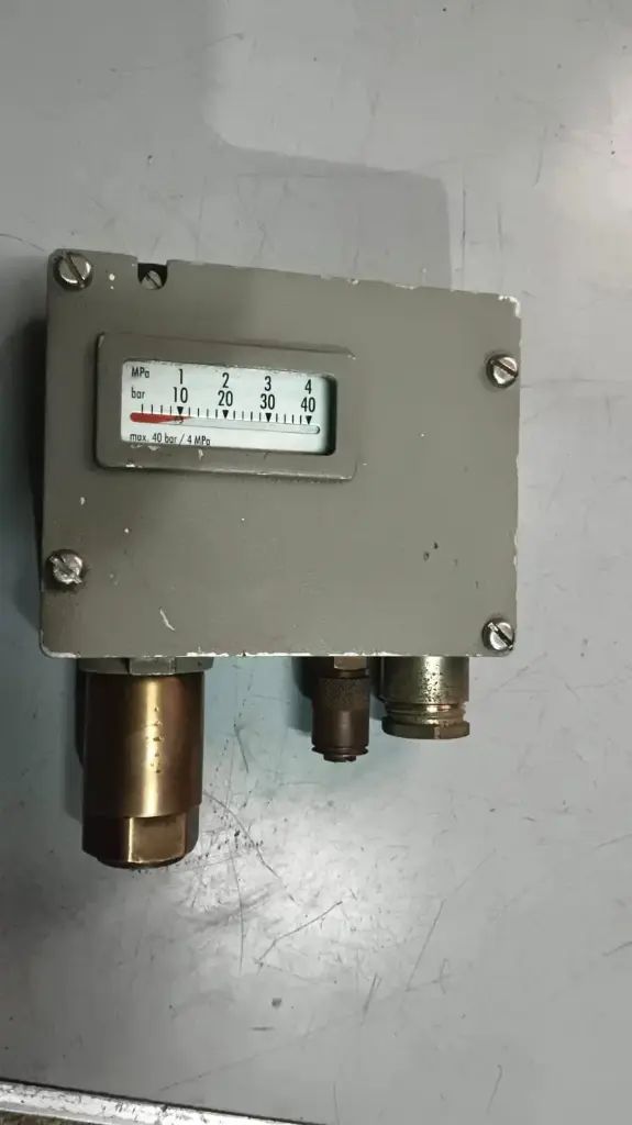 TRAFAG 903.2381.907 DIFFERENTIAL PRESSURE SWITCH