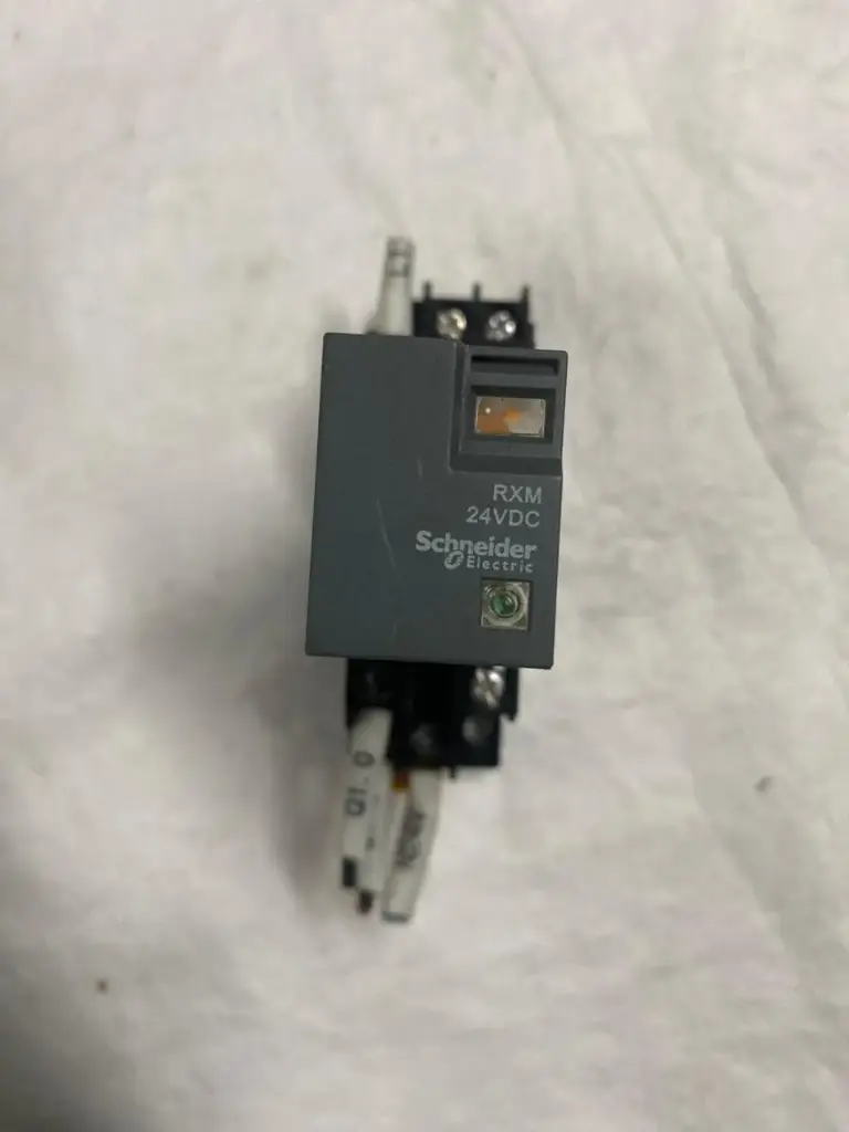 5A Schneider Relays RXM2LB2BD 24VDC + DIN Rail 0727CX2 Socket Base