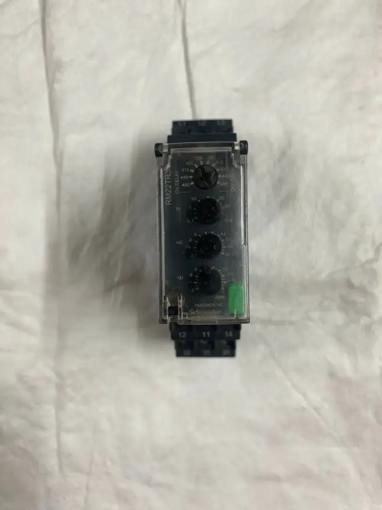 Schneider Electric RM22TR33 Relay