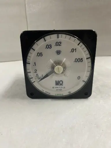 Luxco D100A Mega Ohm Insulation Meter Infinity - 0 RPM