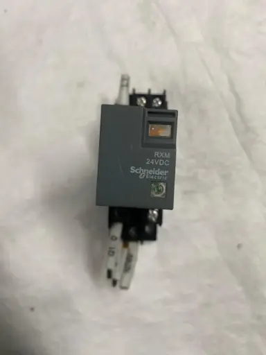 5A Schneider Relays RXM2LB2BD 24VDC + DIN Rail 0727CX2 Socket Base