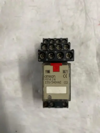 Omron MY4IN 220/240VAC + Socket PYF14-ESS-B