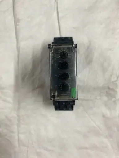 Schneider Electric RM22TR33 Relay